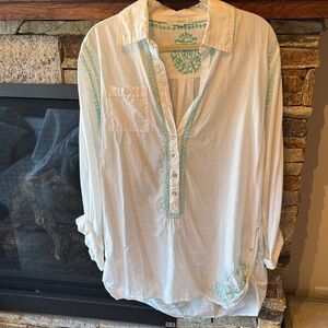 Subtle Luxury White Blouse with Green Embroidery
Resembles Johnny Was